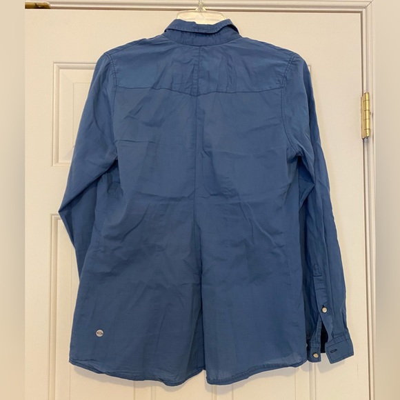 LIGHTWEIGHT ATHLETIC BUTTON UP SHIRT- MEDIUM - Picture 5 of 5